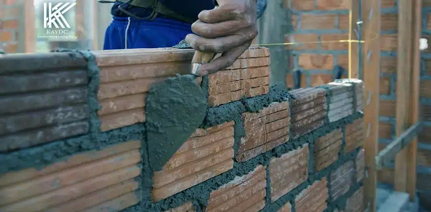 تكلفة بناء سور من الطوب الأحمر