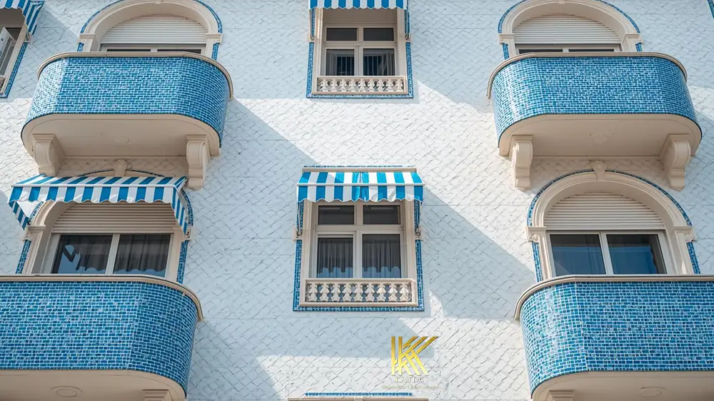 استخدامات المحارة الملونة في واجهات المنازل والفلل